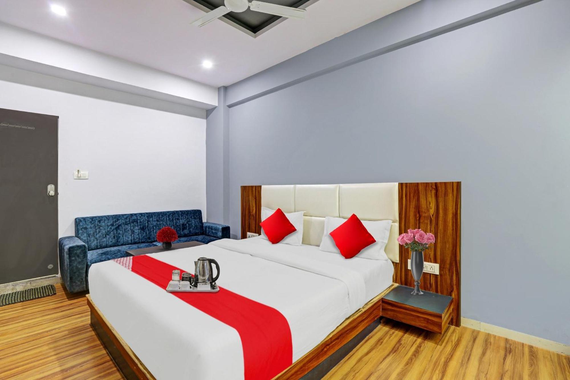 Hotel O Max Surat Exterior photo